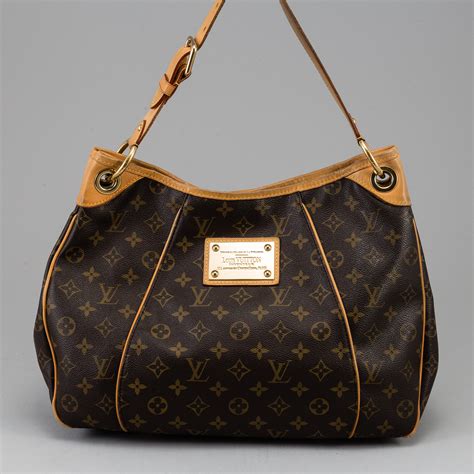 louis vuitton inventeur bag 101 avenue des champs elysees paris|LOUIS VUITTON .